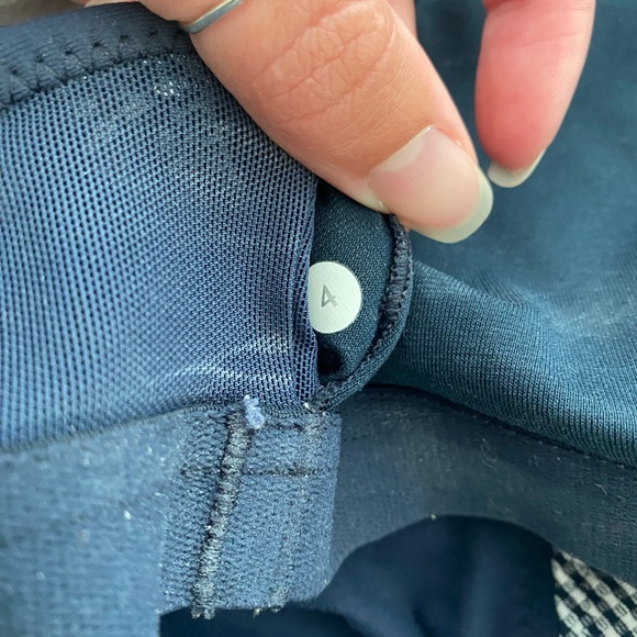 Like new Lululemon size 4 tank - Picture 3 of 5